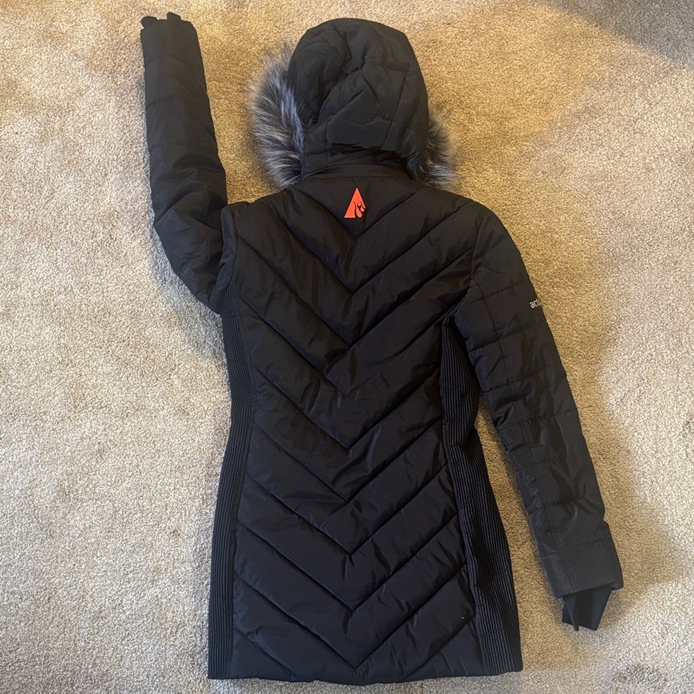 Heated Women's Black Quilted Jacket with Faux Fur Hood - Picture 4 of 5
